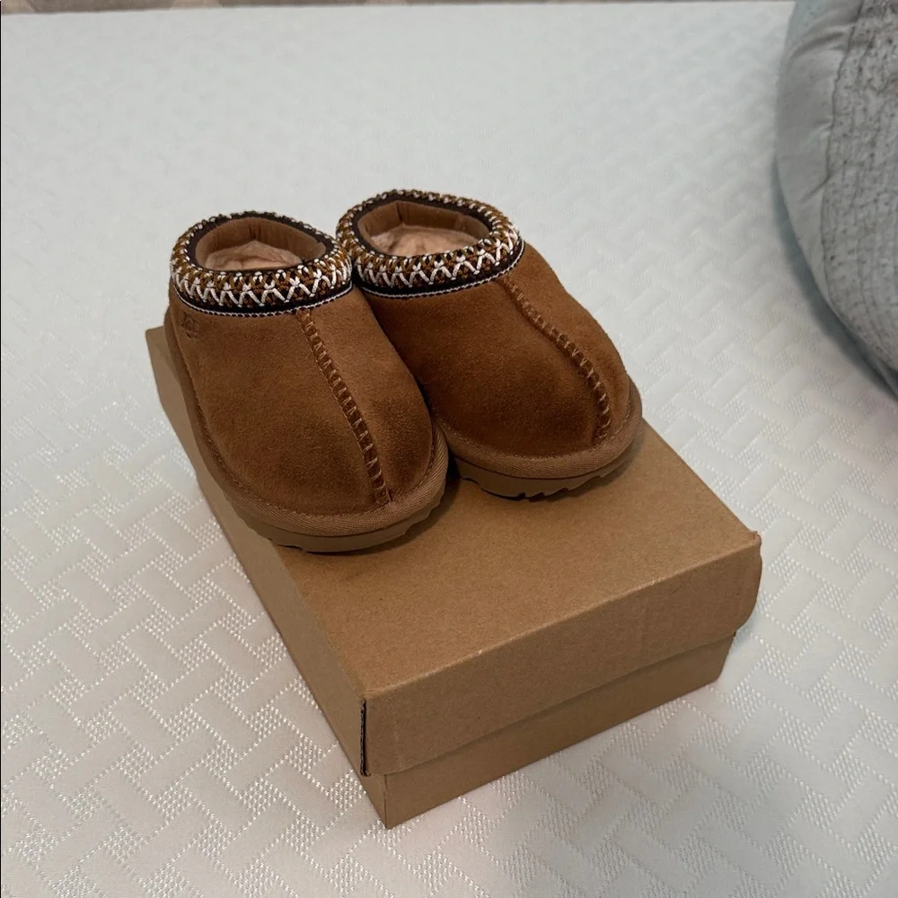 UGG Tasman II Chestnut Slip-Ons - Picture 3 of 5